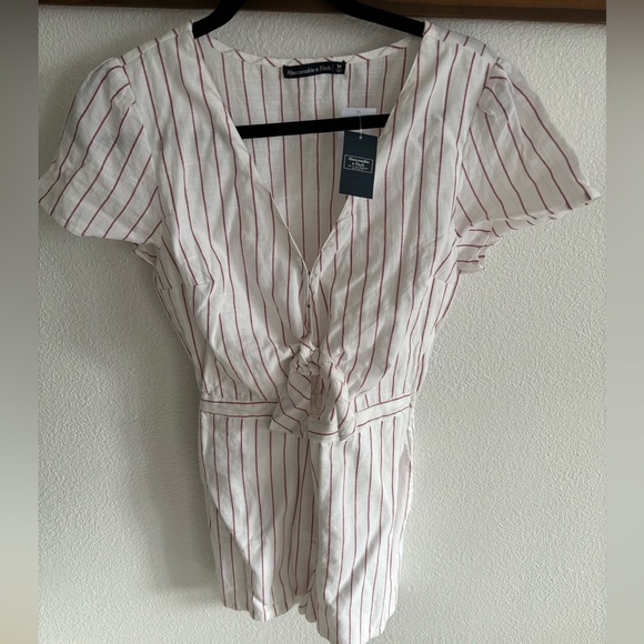 Abercrombie & Fitch short romper - Picture 2 of 6